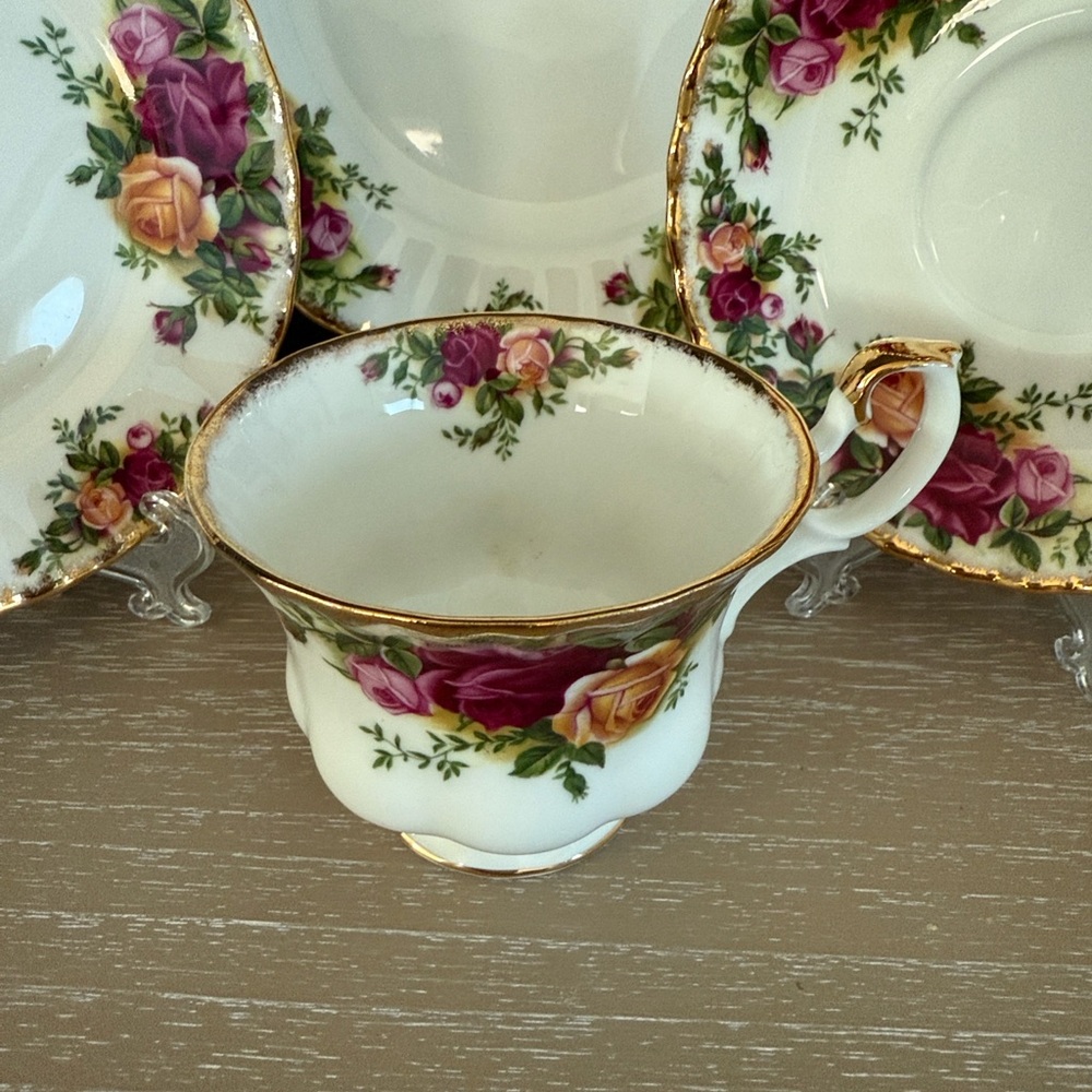 VINTAGE ROYAL ALBERT 1962 Old Country Roses Four Piece Tea Set - Picture 5 of 12